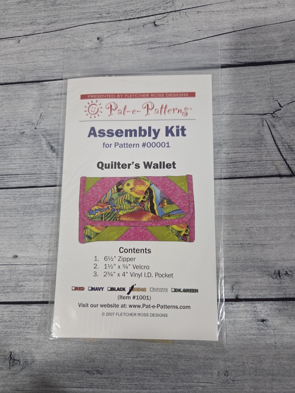 Pat-e-Patterns Sewing Pattern Quilter's Wallet with Assembly Kit - Picture 3 of 4
